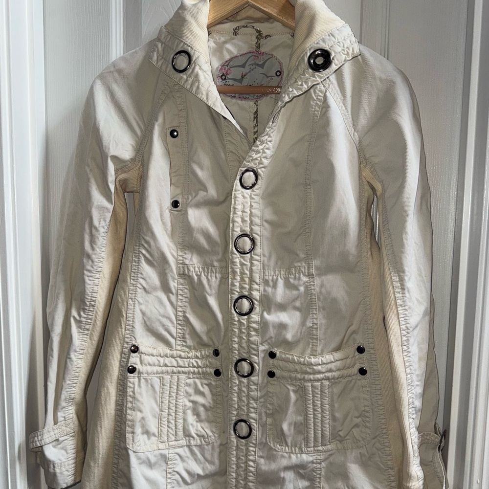 Free People White Trench Coat Long Sleeve Button Close Small Trendy Cotton Chic